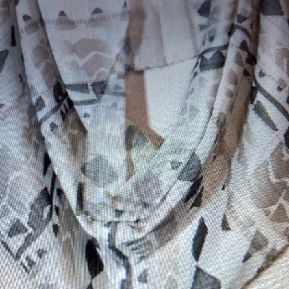 Geometric Beige-Grey Infinity scarf one size NWOT